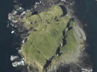 Oblique aerial view centred on the remains of the castle, taken from the SSW.