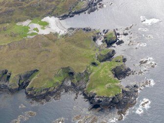 Oblique aerial view of Dun  Uragaig and Port nam Fliuchan, taken from the NNE