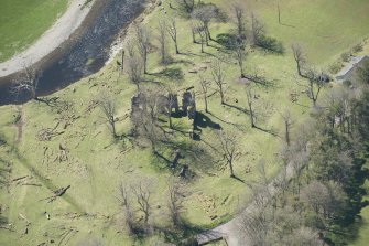 Oblique aerial view of Crawford Castle, looking to the SW.