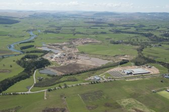 General oblique aerial view of the Upper Clyde Valley centred on  Hyndford Quarry, looking to the SSW.