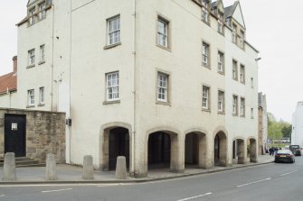 General view of arcaded entrance on front elevation of 1-12 White Horse Close, 29 Canongate, Edinburgh, from SW.