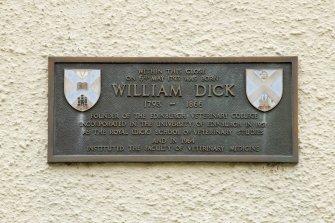 Detail of plaque noting that the founder of Edinburgh Veterinary College, William Dick (1793-1866) was born within 1-12 White Horse Close, 29 Canongate, Edinburgh.