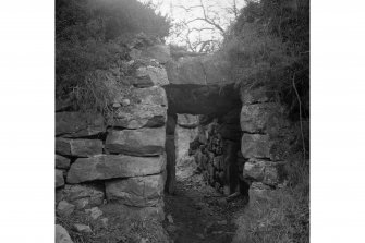 Tappoch Broch, entrance from within.