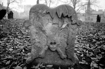 North Leith Burial Ground.
View of gravestone, Hutton, leaves fringe top of stone, skull over bones.