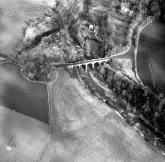 Lin's Mill Aqueduct, Union Canal.
Obilque aerial view.
Digital image of ML 5505