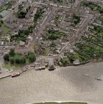 Oblique aerial view of Kirkcudbright centred on MacLellan's Tower, taken from the N.