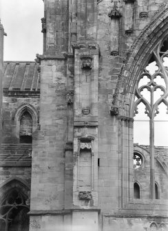 Detail of S transept niche.