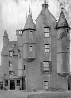Edinburgh, Glasgow Road, Gogar House.
View of entrance from South West.