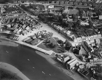 Kirkcudbright, general view, showing St Cuthbert Street and MacLellan's Castle.  Oblique aerial photograph taken facing south-east.
