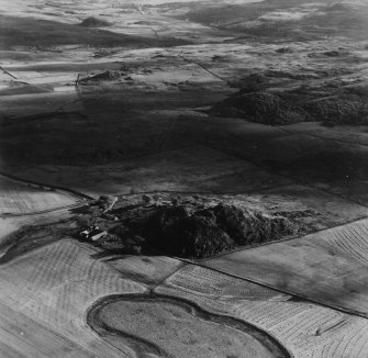Dunadd and Barr an Fhithich, Kilmichael Glassary.  Oblique aerial photograph taken facing south.  This image has been produced from a print.