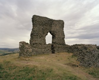 Dunnideer Castle: general view of ruins from SE.
