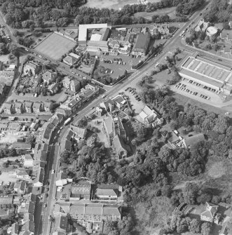Bothwell, oblique aerial view, taken from the E, centred on Bothwell Parish Church.