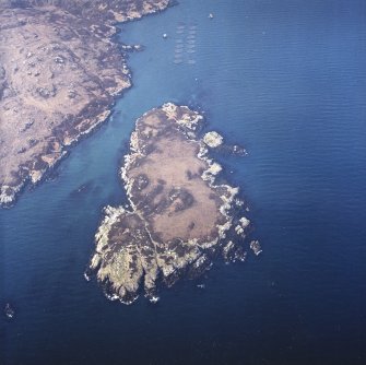 Oblique aerial view centred on the remains of the castle, taken from the E.