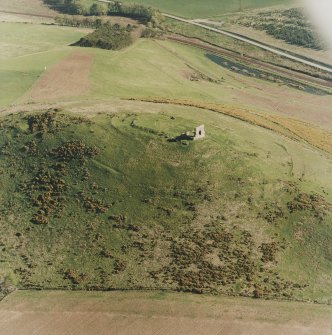 Oblique aerial view centred on the remains of the fort taken from the NNW.