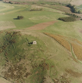 Oblique aerial view centred on the remains of the fort taken from the NW.