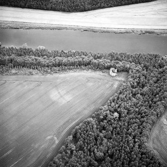 Oblique aerial view centred on the cropmarks of the fort and the ruins of the tower-house, taken from the S.