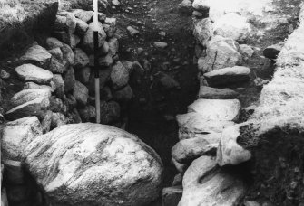Excavation photograph : boulder lintel  in souterrain.
