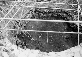 Excavation photograph : post occupation debris (f103) in situ, from E.