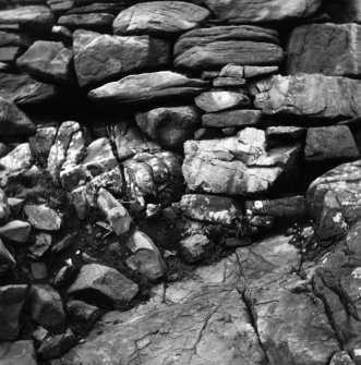 Clachtoll broch
Footings of wall founded on natural rock.
