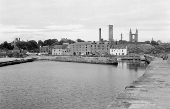 General view of harbour and Shorehead, St Andrews, from east.