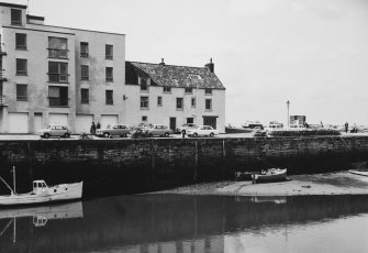 View of facing wall of North part of Shorehead quay and Bell Rock Tavern.