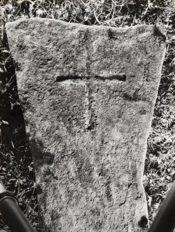 Side 2 of slab, with incised or thin sunken cross. See C/14952.