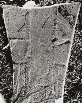 Side 1 of slab, with an outline cross. See C/14951.