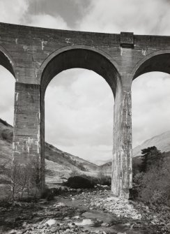 Glenfinnan Railway Viaduct over River Finnan
Detailed view from S of typical central arch, showing thicker pier (left), and standard pier (right)