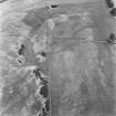 Carlops, Spittal, oblique aerial view, taken from the WNW, centred on the interior of a Roman temporary camp and the cropmark of a ring-ditch.