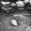 Excavation photograph : detail in centre of alcove.