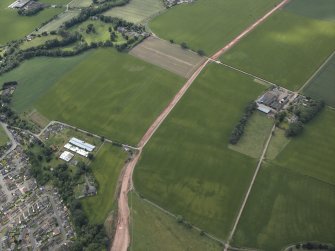 Oblique aerial view centred on the cropmarks of the unenclosed settlement, enclosures and rig with the possible enclosure and further rig adjacent, taken from the ESE.