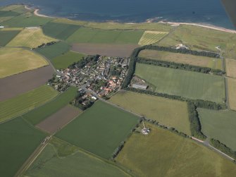 General oblique aerial view centred on Kingsbarns village, taken from the SSW.