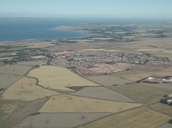 General oblique aerial view of the town looking towards the East Lothian coastline, taken from the SW.