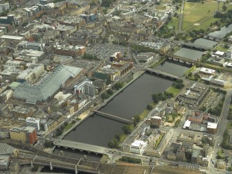 Oblique aerial view of the shopping centre and the River Clyde, taken from the NE.