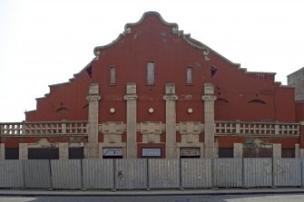 NW Frontage. Detail