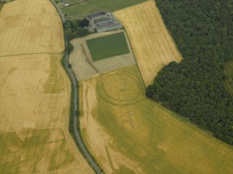 Oblique aerial view centred on the cropmarks of the fort, taken from the SSE.