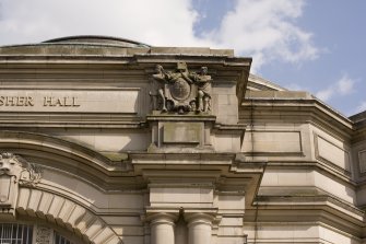 Detail of capitols and statues on right hand side of NW faca