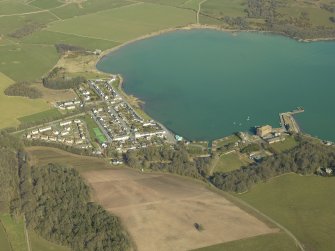 General oblique aerial view centred on the village with the harbour and mill adjacent, taken from the SW.