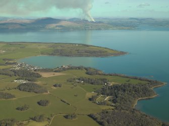 General oblique aerial view centred on the village with the harbour, mill, country house, farmsteading and gardens adjacent, taken from the SW.