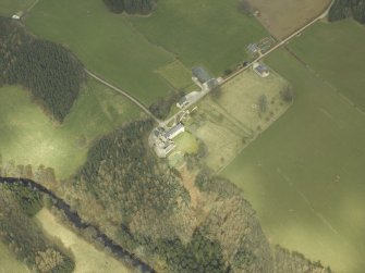 Oblique aerial view centred on the castle and the chapel, taken from the SW.