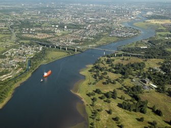 General oblique aerial view looking along the River Clyde towards the bridge, taken from the NW.