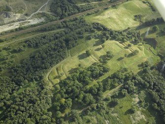 Oblique aerial view centred on the remains of the Roman fort and the course of the Antonine Wall, taken from the NNE.