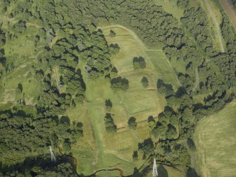 Oblique aerial view centred on the remains of the Roman fort and the course of the Antonine Wall, taken from the W.