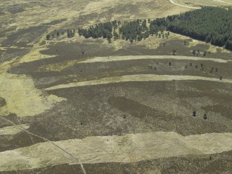 Oblique aerial view centred on the remains of the field system, rig and small cairns, taken from the N.