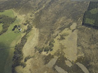 General oblique aerial view of the remains of the field-system with the farmhouse and farmsteading adjacent, taken from the N.