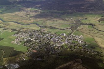 General oblique aerial view of Kingussie centred on the hotel with the remains of the barracks adjacent, taken from the NW.
