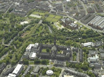 General oblique aerial view centred on the university with the museums and art gallery adjacent, taken from the NNE.