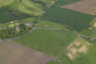 Oblique aerial view centred on the cropmarks of the rig with the country house, walled garden and cropmarks of the possible enclosure adjacent, taken from the SSW.