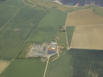 Oblique aerial view centred on the farmhouse and the farmsteading, taken from the SSW.