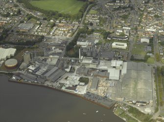 Oblique aerial view.  Alloa Glass Works, gasholder and harbour from S.